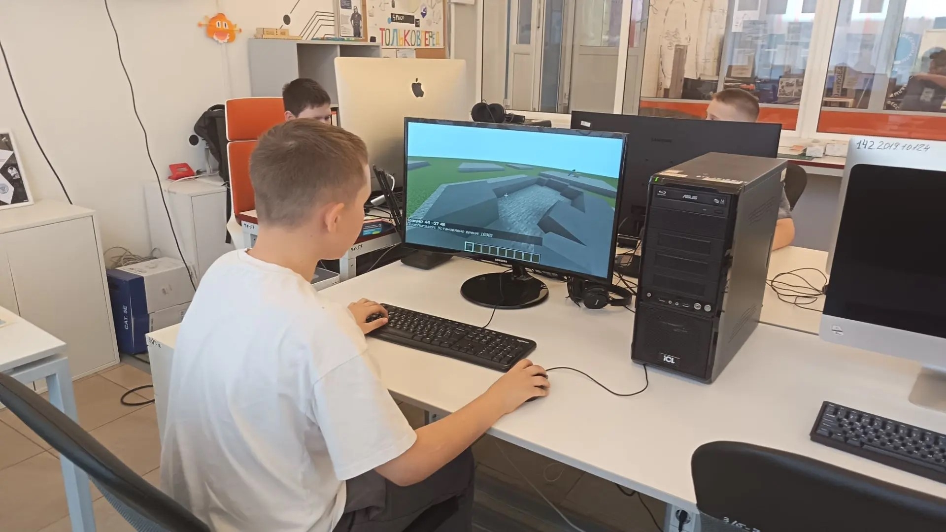 Битва строителей: кто создал лучшую статую в Minecraft?