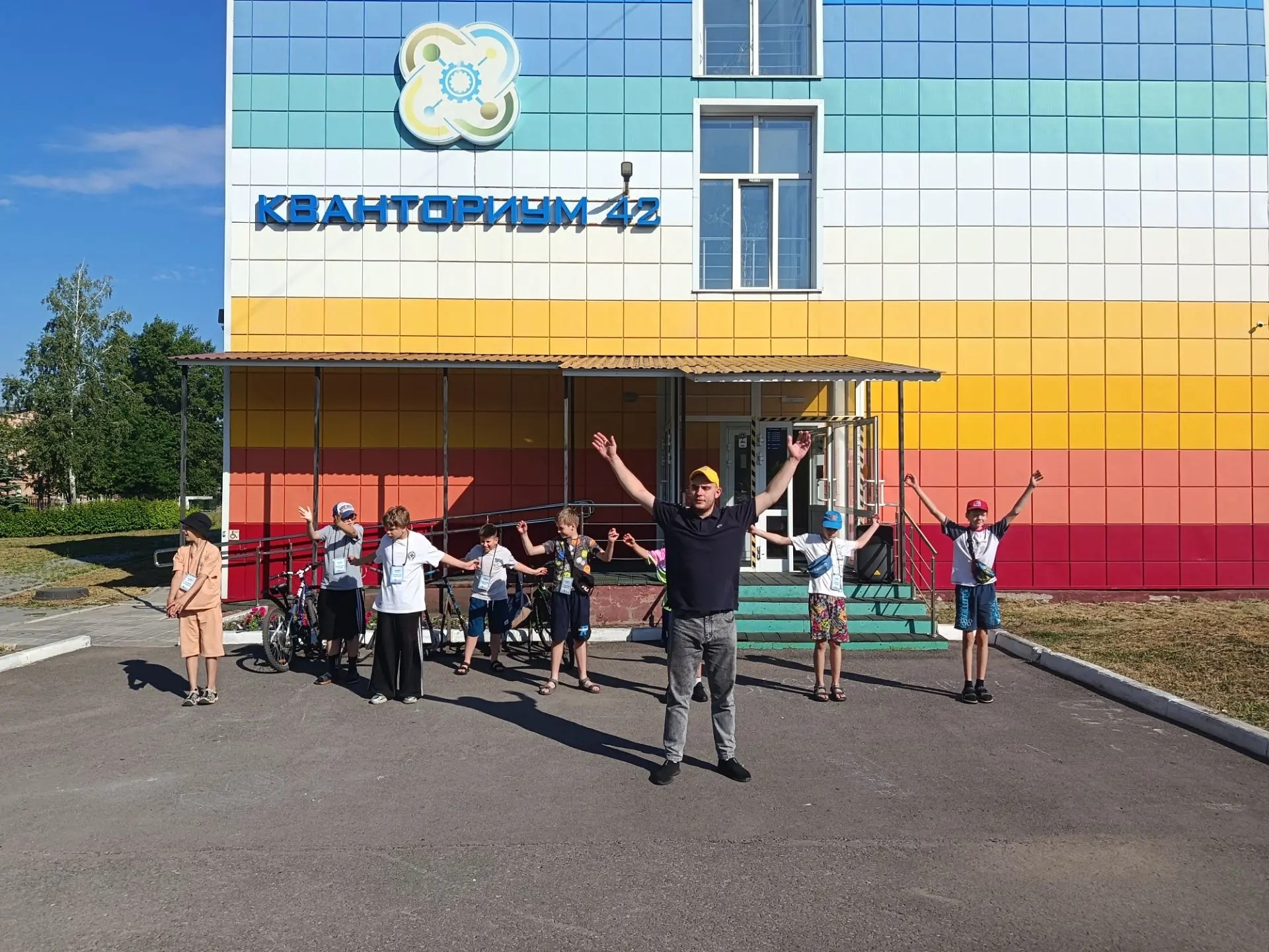 Приглашаем всех присоединиться к зарядке в нашем лагере!